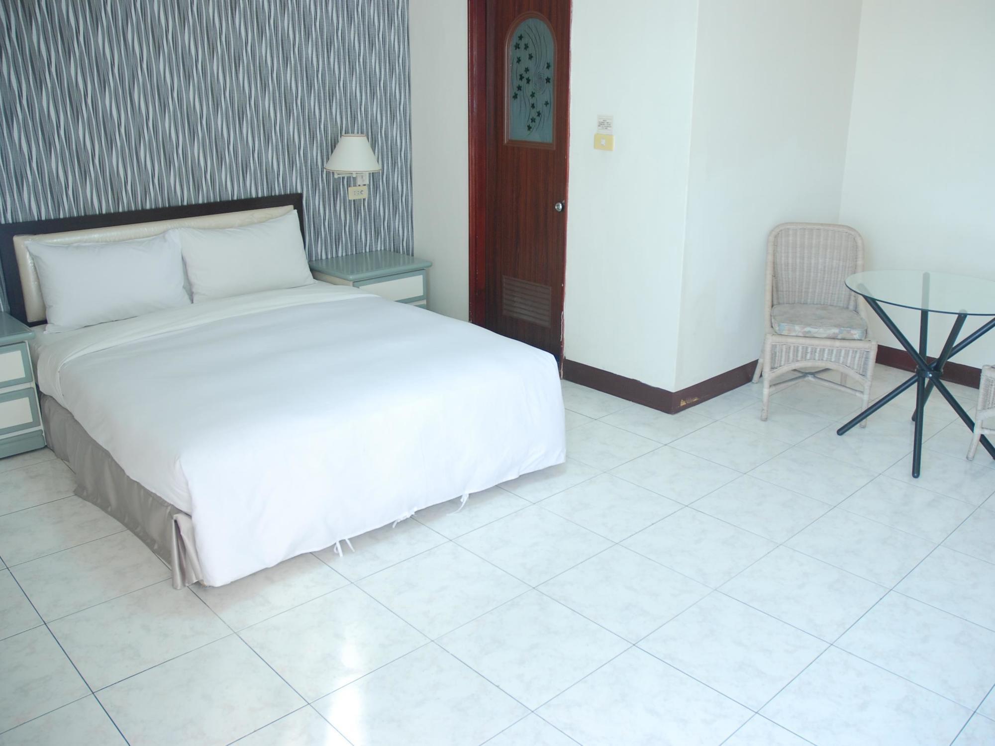 Jiuning Business Hotel Tainan Exterior photo
