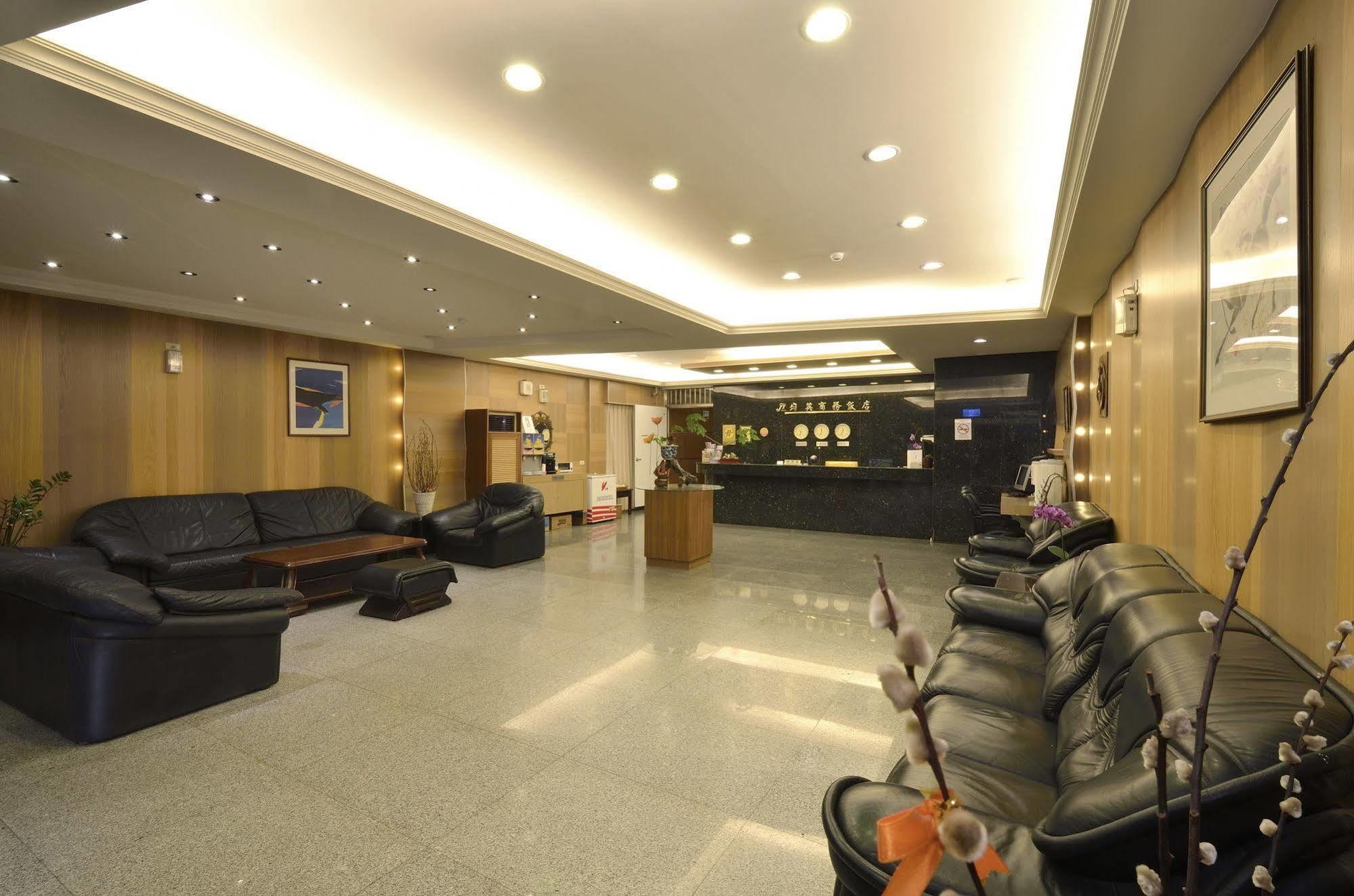 Jiuning Business Hotel Tainan Exterior photo